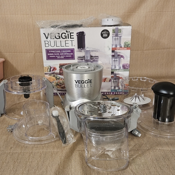 Veggie Bullet 12 piece Set 3 Functions Slice-Shred-Spiralize Food Processor NIB - Picture 4 of 12